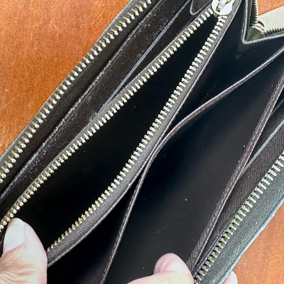 LOUIS VUITTON Damier Ebene Zippy Wallet
Long Wallet CA3112 - Picture 11 of 15